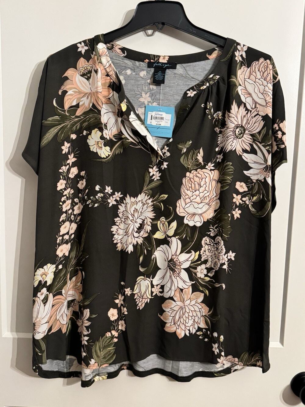 Faith & Zoe Black Floral Top Women Sz 3X NWT Boho V Neck Capped Sleeves Vacation